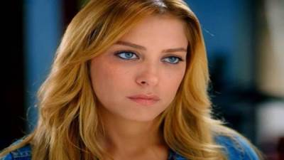 شاهد .. صورة بالابيض والاسود لريم مصطفى على الشاطئ