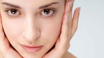 دليلك خطوة بخطوة لتنظيف البشرة في المنزل.!