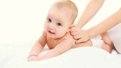 التدليك علاج فعال للمشاكل الصحية عند الرضع