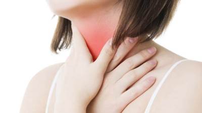 طريقة للتخلص من التهاب واحتقان الحلق "بدون مضاد حيوي .. تعرفي عليها