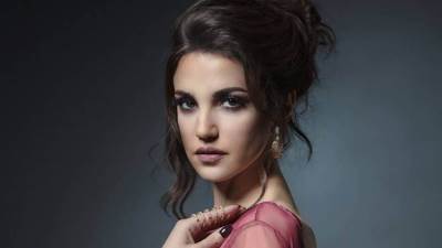  شاهد .. درة تشعل السوشيال ميديا بفستان فوق الركبة