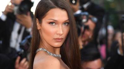 بالصورة .. بيلا حديد بالحجاب