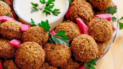 تعرفي على طريقة عمل الفلافل المشوية