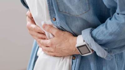 علاج لتقلصات البطن والإمساك .. تعرفي عليه