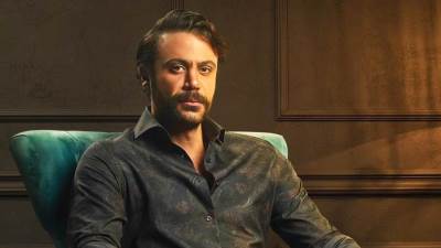 بالفيديو .. محمد إمام يستعد لـ "الملك" على البحر