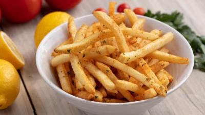 طريقة سهلة للحصول على بطاطا مقرمشة من دون زيت .. تعرفي عليها
