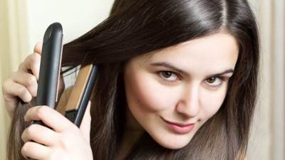 إليك هذا البخاخ الطبيعي للوقاية من الحرارة على الشعر