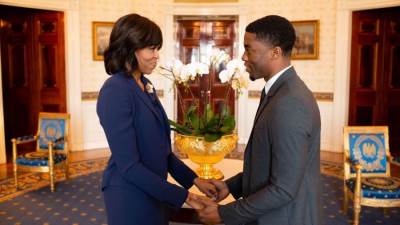 بكلمات مؤثرة .. ميشيل أوباما تنعي الراحل تشادويك بوسمان!