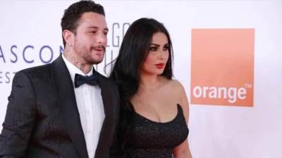 شاهد .. أحمد الفيشاوي مع زوجته داخل حمام السباحة..!