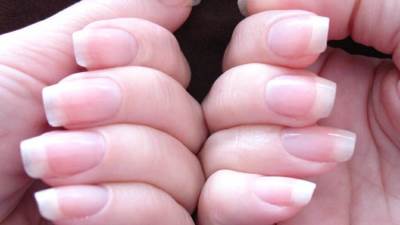 تخلصي من الأظافر الصفراء بهذه الطرق .. تعرفي عليها