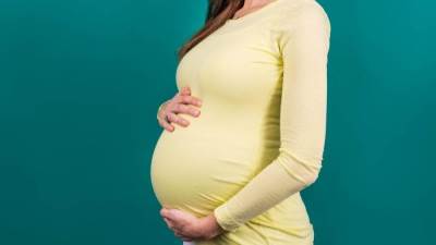 هل النساء الحوامل أكثر عرضة للإصابة بكورونا ؟