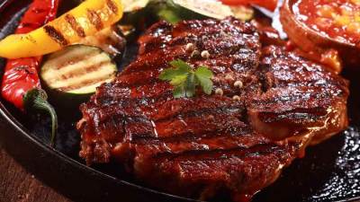 من مطبخك .. ستيك بالبصل وصوص الجريفي