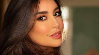 ياسمين صبري تمارس الرياضة حافية القدمين