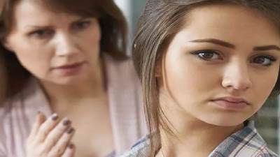 كيف تتعاملين مع تدخل والديك المفرط في حياتك الخاصة رغم أنك كبرت؟