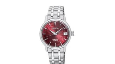 أضيفي لمسة جريئة لإكسسواراتك بهذه الباقة من الساعات الحمراء