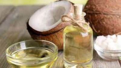 وصفات طبيعية من زيت جوز الهند للعناية بالشعر .. تعرفي عليها