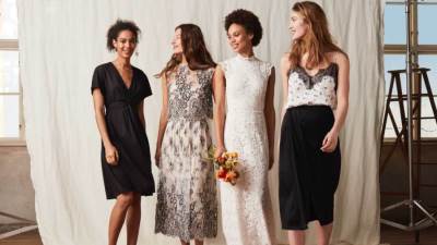 كيفية اختيار فستان لأم العروس