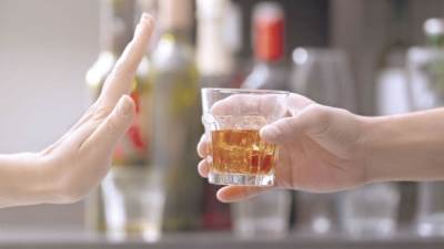 ماذا يحدث عند الإقلاع عن تعاطي الكحول نهائيا؟