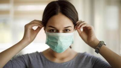 ارتداء قناع الوجه لا يؤدى إلى التعرض المفرط لثاني أكسيد الكربون وضيق التنفس .. إليكِ التفاصيل