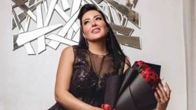 بالفيديو .. سمية الخشاب تحتفل بعيد ميلادها بالرقص على "عدى الكلام"