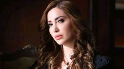 نسرين طافش تخطف الأنظار بفستان فوق الركبة بمهرجان الجونة