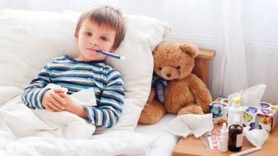قبل الشتاء .. نصائح لعلاج نزلات البرد لدى الطفل