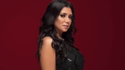 بسبب الديناصورات .. رانيا يوسف تثير الجدل في مهرجان الجونة