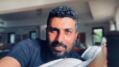 والدة المخرج محمد سامي تفوز في مجلس النواب .. كيف هنأها ابنها؟