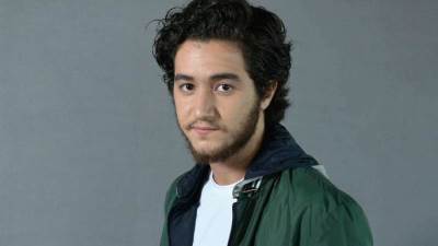 بالفيديو .. أحمد مالك يثير الجدل بعد سرقته لواقي ذكري وهذا تعليقه! 