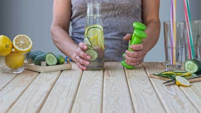  3 طرق للتخلص من سموم الجسم