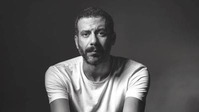 محمد فرّاج يشبّه السوشيال ميديا بالبلاعة!