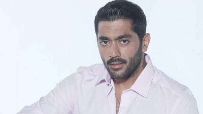 أحمد فلوكس يوجه رسائل إلى هنا شيحة بعد رجوعه لزوجته الأولى