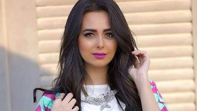 هبة مجدي تتألق بإطلالة باللون الأسود