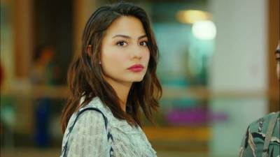 شاهد ..  ديميت أوزديمير ترقص مع صديقتها