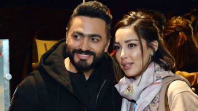 الظهور الأول لـ تامر حسنى و زوجته بسمة بوسيل بعد الصلح 