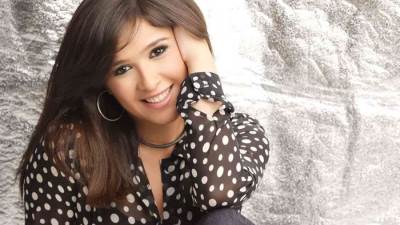 ياسمين عبد العزيز تخطف القلوب بإطلالة جذابة