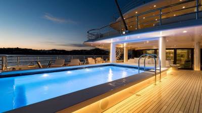 بالفيديو .. افتتاح أعمق حمام سباحة فى العالم .. وتعرف على مميزاته 