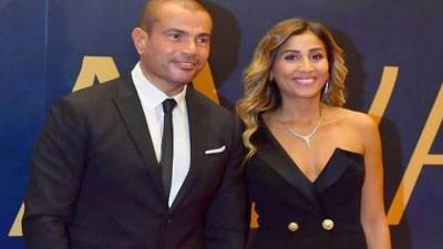 عمرو دياب بعد أخبار انفصاله عن دينا الشربيني يرد: مش عايز حاجة بعديه