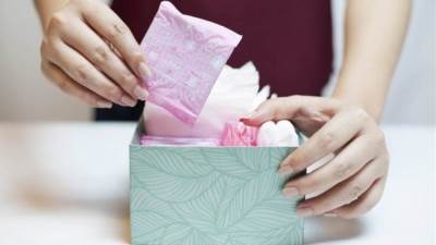 أسكتلندا تقر بطرح "الفوط الصحية" مجانًا للنساء .. إليك التفاصيل