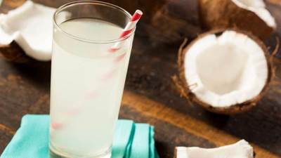 تعرفي على فوائد شرب ماء جوز الهند أثناء الحمل