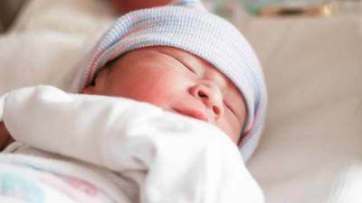 سنغافورية أصيبت بكورونا أثناء الحمل تنجب طفلا يحمل أجساما مضادة للفيروس .. إليكِ التفاصيل