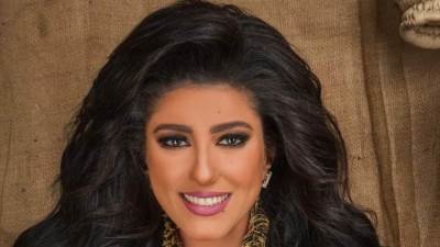 حنان مطاوع تحصل على جائزة أفضل ممثلة دراما من مهرجان نجم العرب