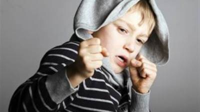 أعمل إيه مع ابني؟ وحيد وعدواني جدًا