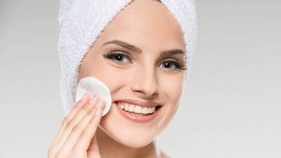 6 علاجات منزلية للبشرة الدهنية.. جربيها!