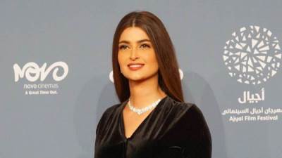 علا الفارس تخطف الأنظار بإطلالة ملائكية وسط الثلوج