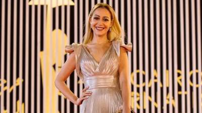 شاهدي .. منة شلبي توجه رسالة جريئة للفتيات