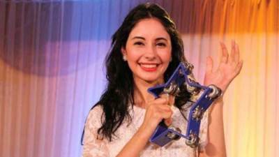 نسمة عبد العزيز تنضم لتحدي عمرو دياب