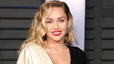 تعرفي على الأمنية الغريبة لمايلي سايروس في العام الجديد