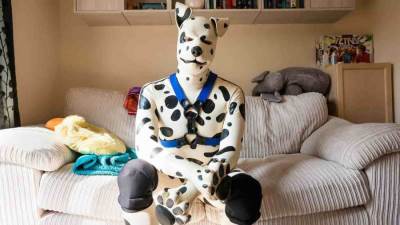 تعرفي على سر ظاهرة "الكلاب البشرية" فى أوروبا