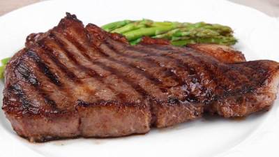 فيليه لحم بصوص الفلفل الأسود